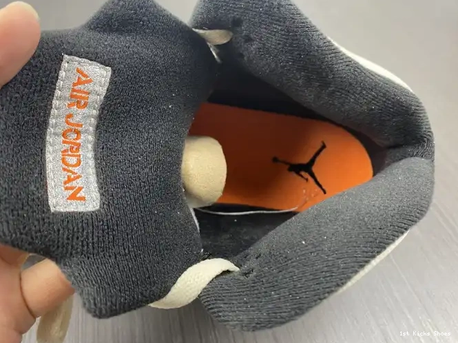 1st Kicks Shoes 5 DC1060-100 Jordan Retro Orange Total 0525